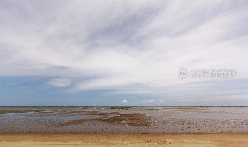 巴西东北部阿拉格阿斯的米格尔·多斯·米拉格雷斯(Miguel dos Milagres)海滩上的低潮。São